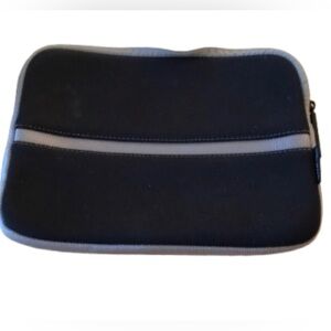 TARGUS LAPTOP CASE • BLACK/GRAY • 11-1/2” x 8-1/2”
